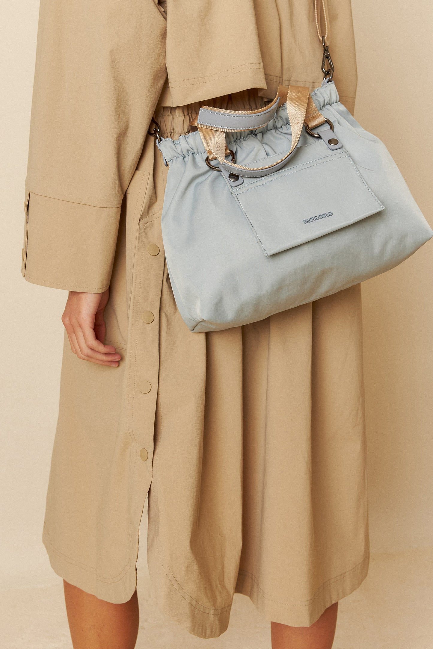 Indi and Cold Bolsos Nylon Bag in Hielo