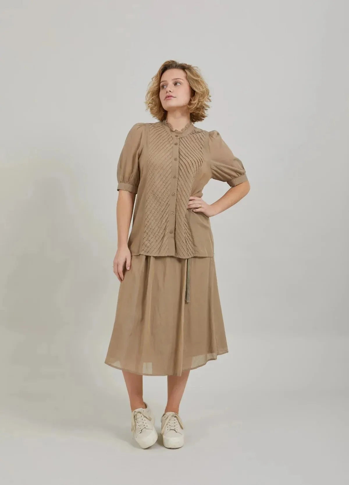 Coster Shirt with Frills in Sand - the tartan fox
