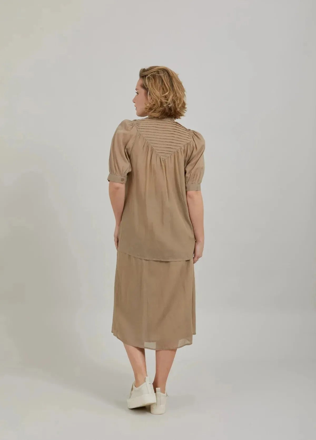 Coster Shirt with Frills in Sand - the tartan fox