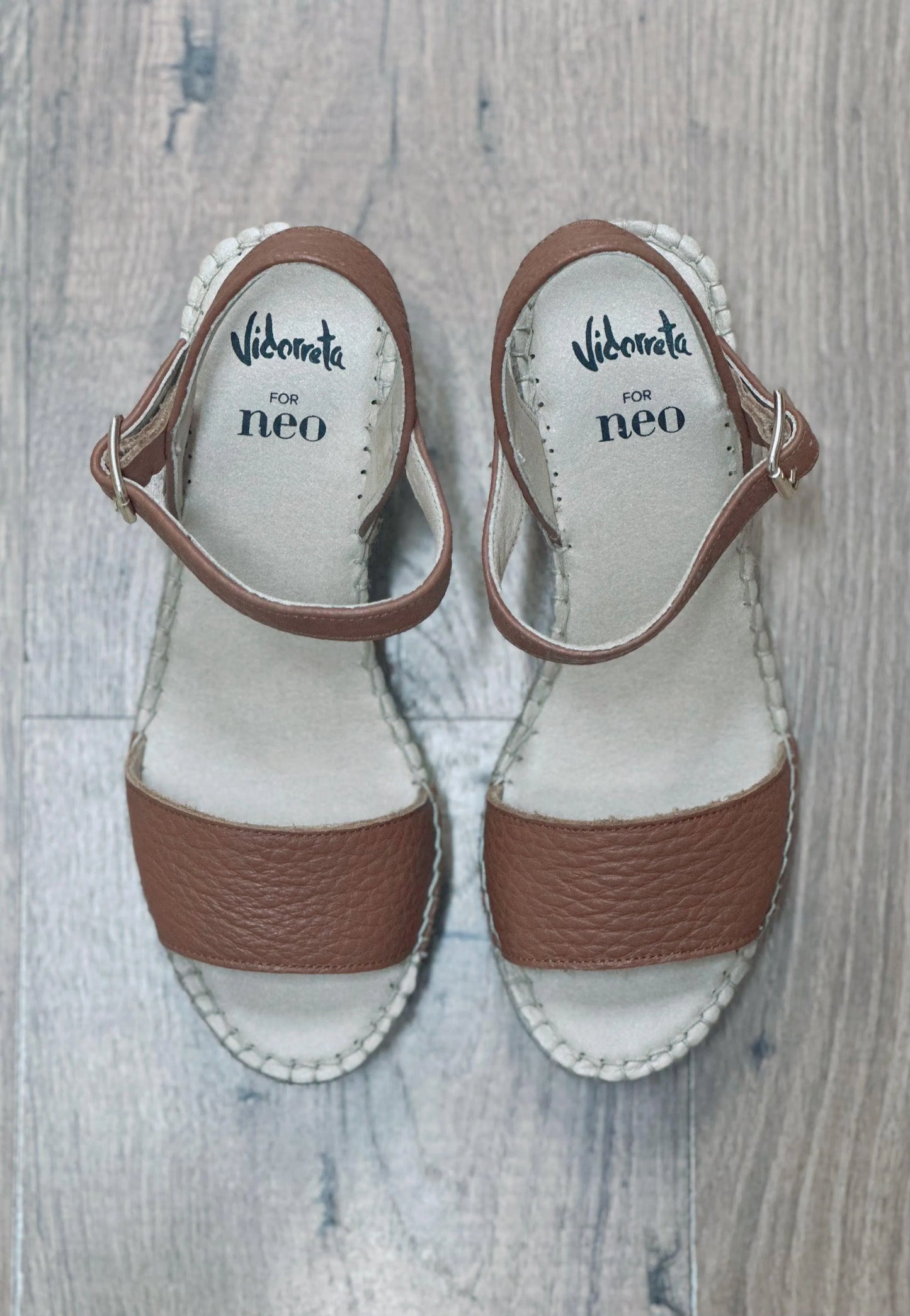 Glenbe Wedge in Camel - the tartan fox