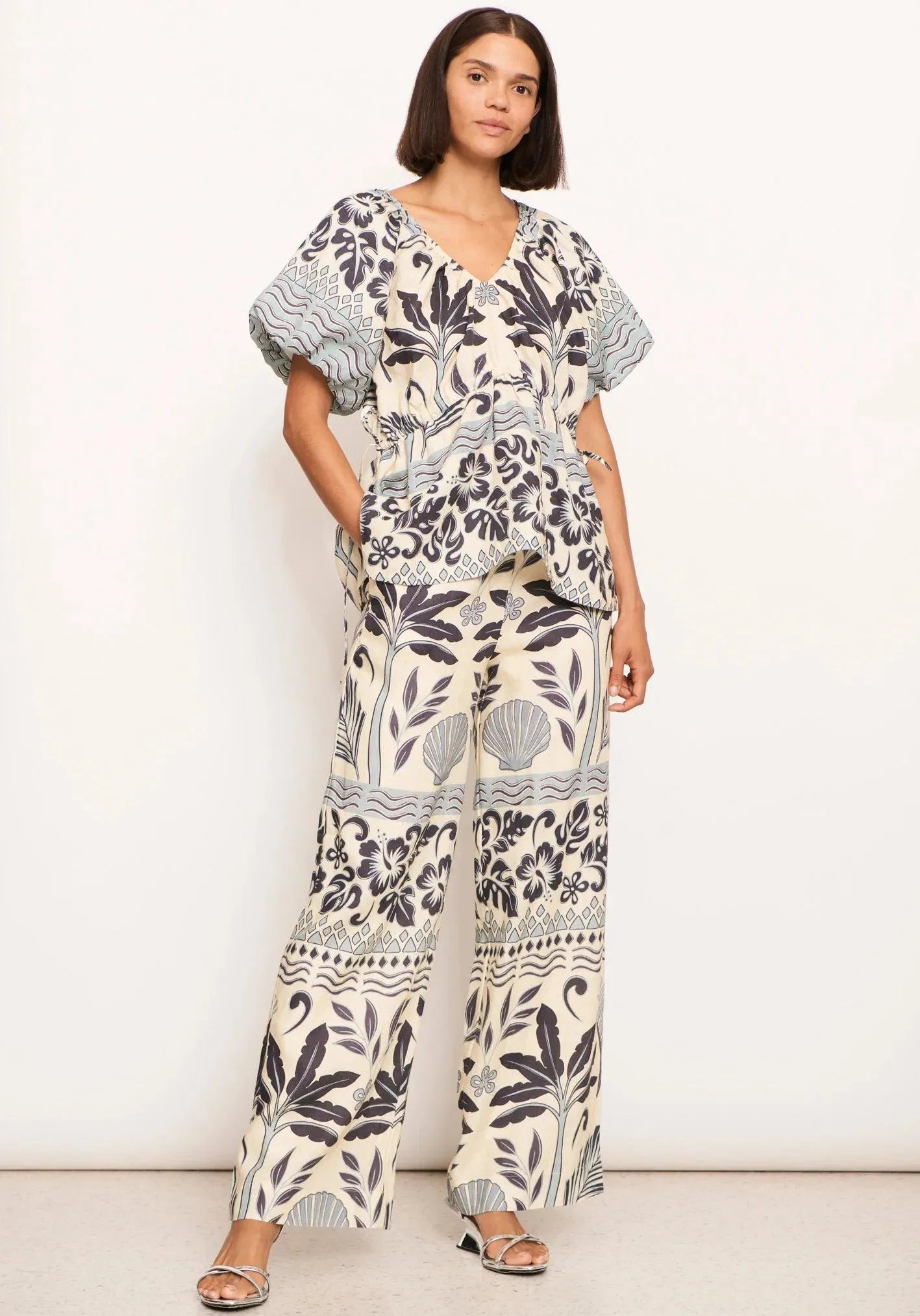 POL Clothing Paradise Linen Pant in Paradise Palm Print - the tartan fox