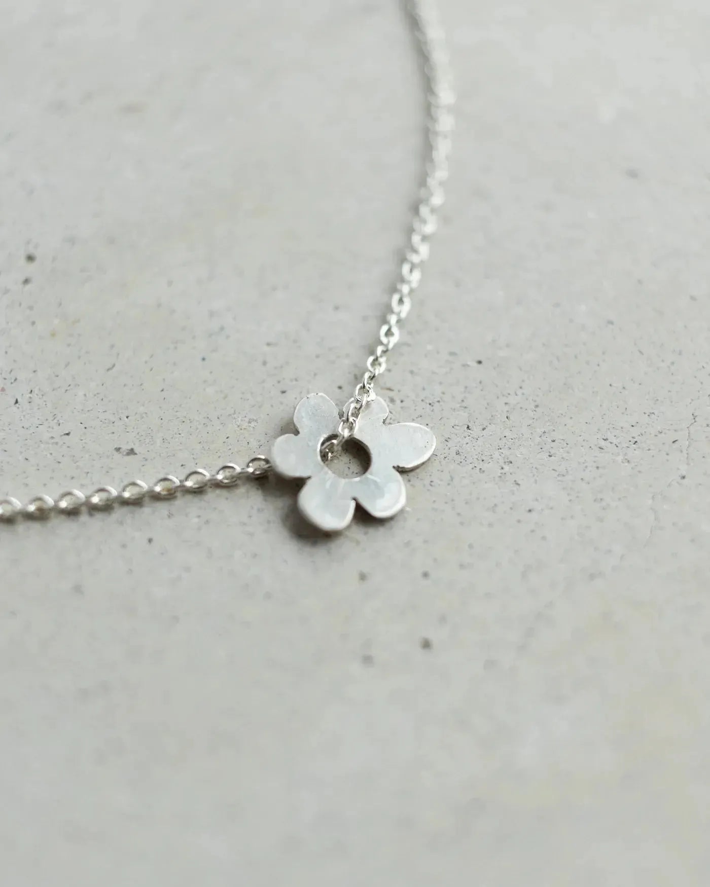 Argent Silversmith Holt Daisy Silver Neckace in 925 Recycled Sterling Silver - the tartan fox