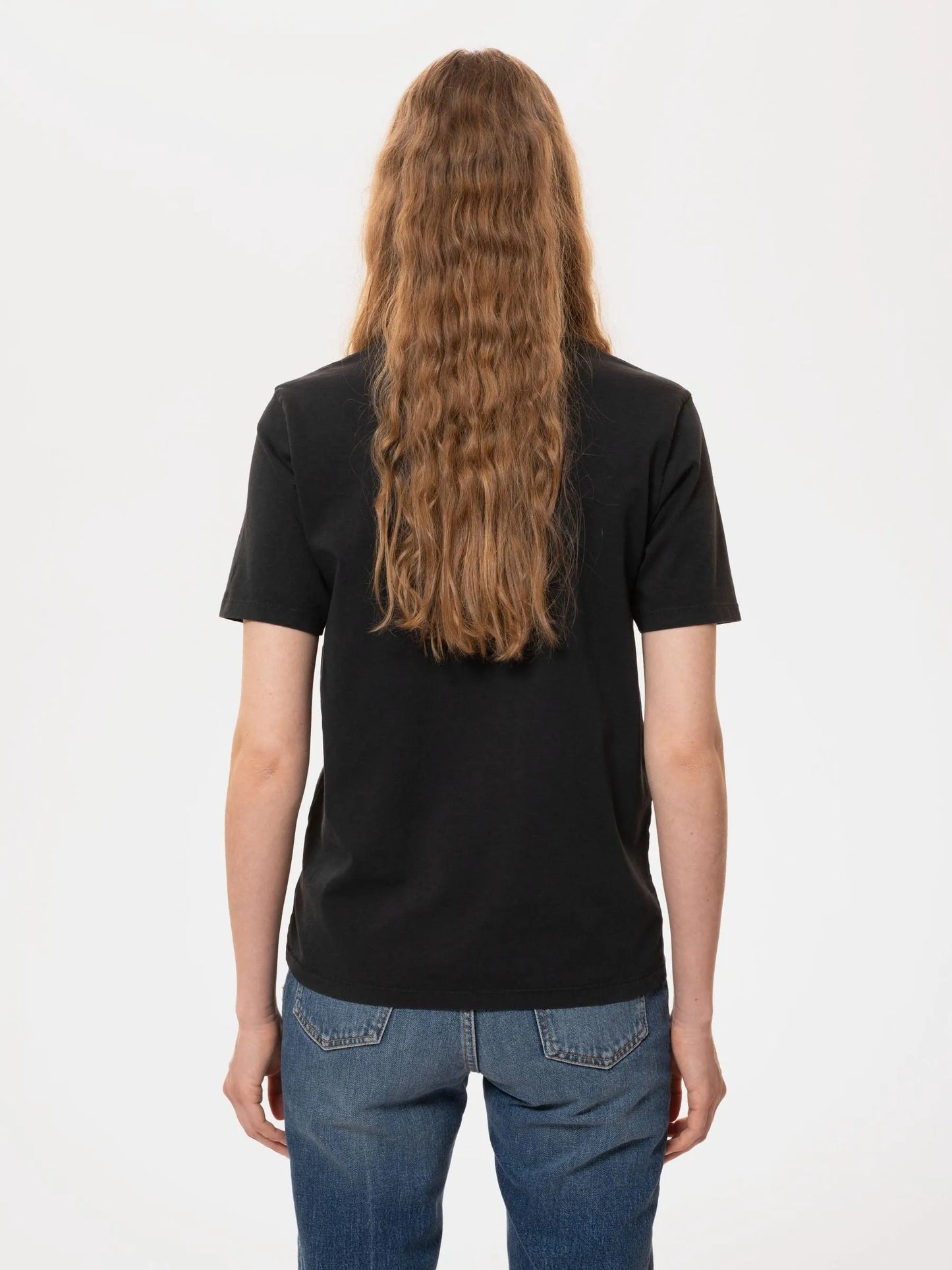 Nudie Jeans Joni Solid Tee in Anthracite - the tartan fox