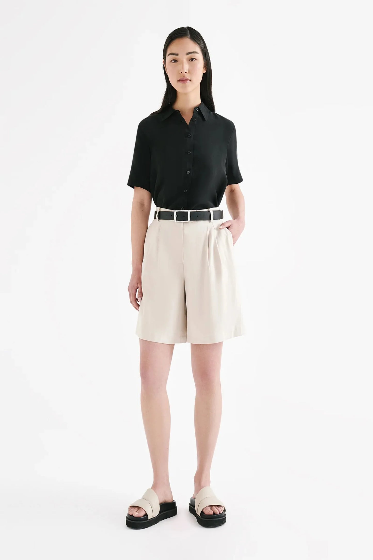 Nude Lucy Kit Tailored Short in Oyster