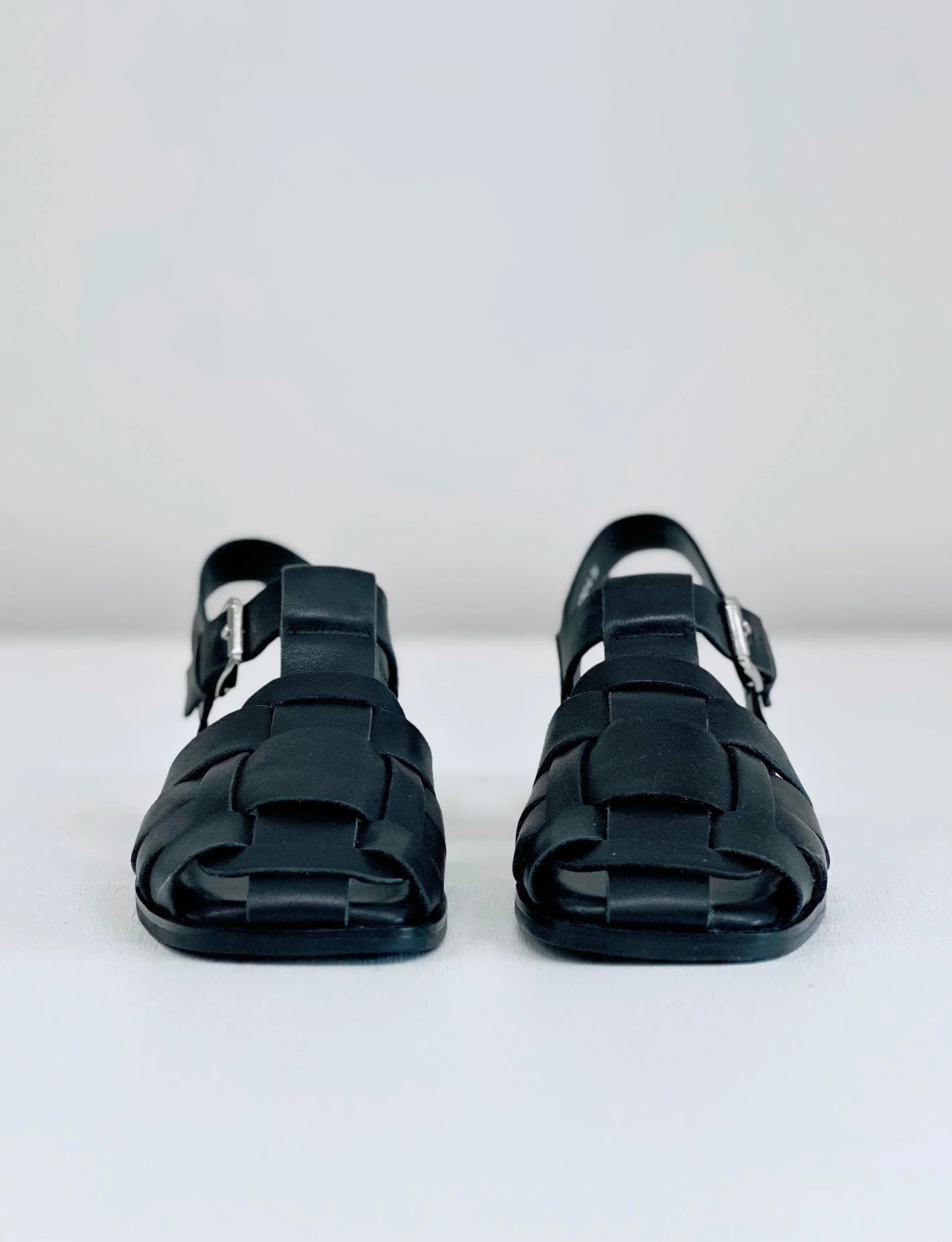 2 Baia Vista Fisherman Sandal in Black