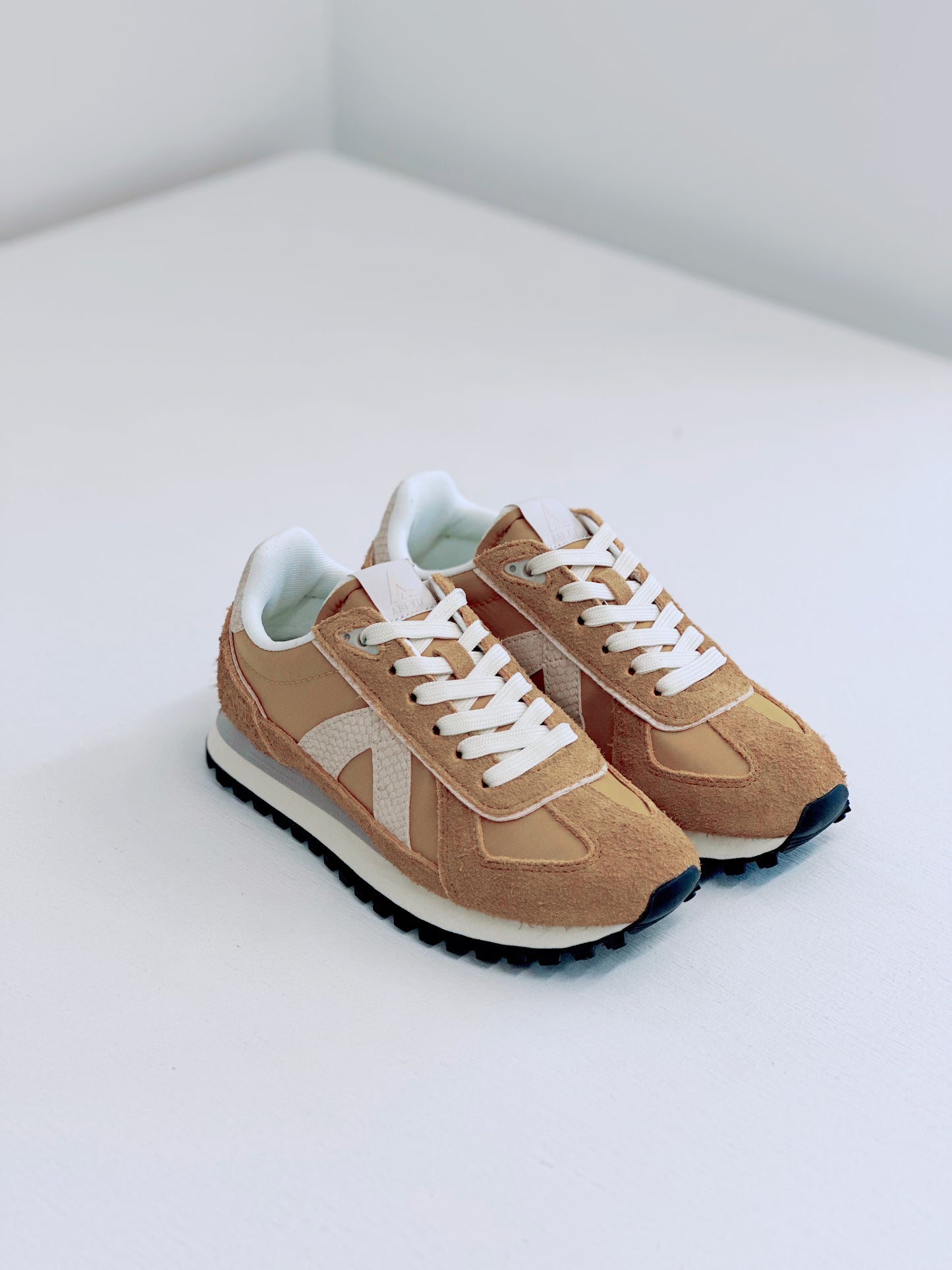 ASFVLT Gate Sneaker Oak Snake Gold