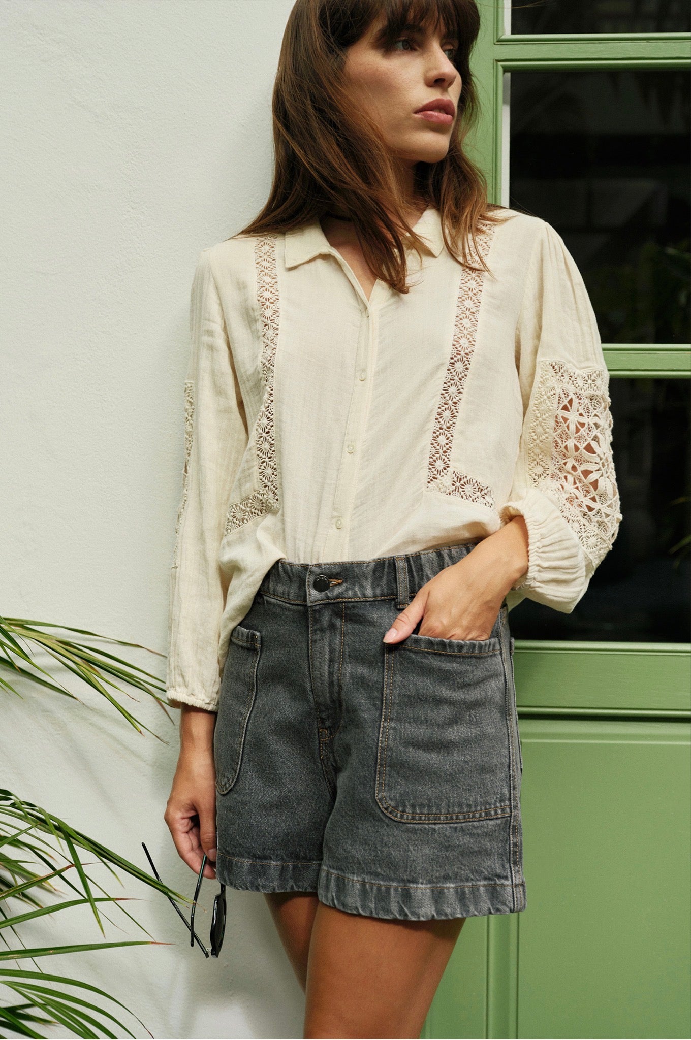 Indi and Cold Retro Denim Shorts in Black