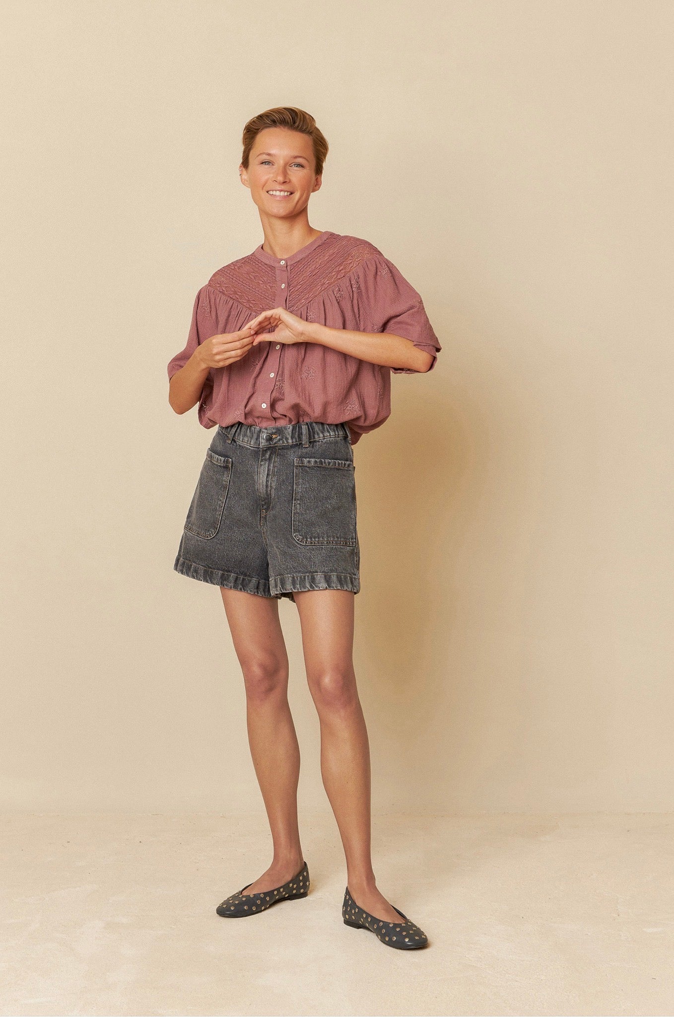 Indi and Cold Retro Denim Shorts in Black