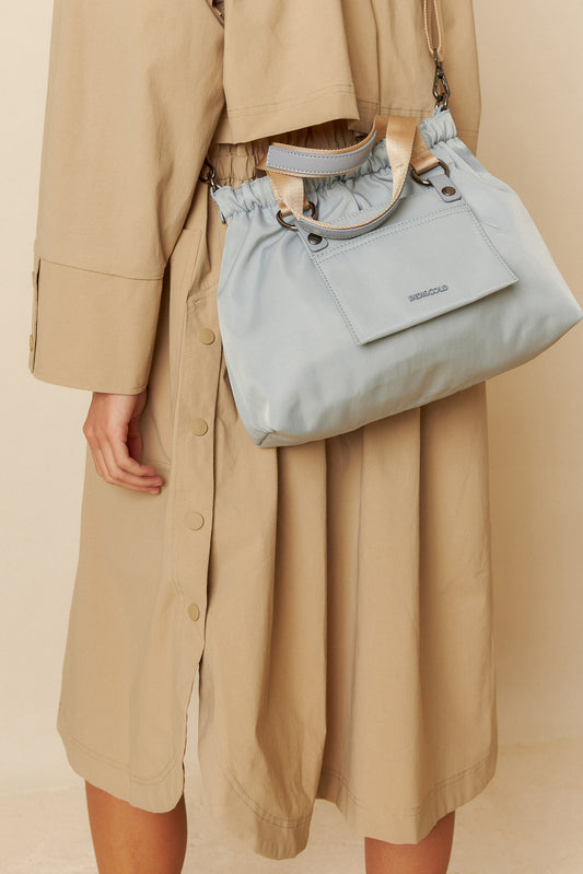 Indi and Cold Bolsos Nylon Bag in Hielo