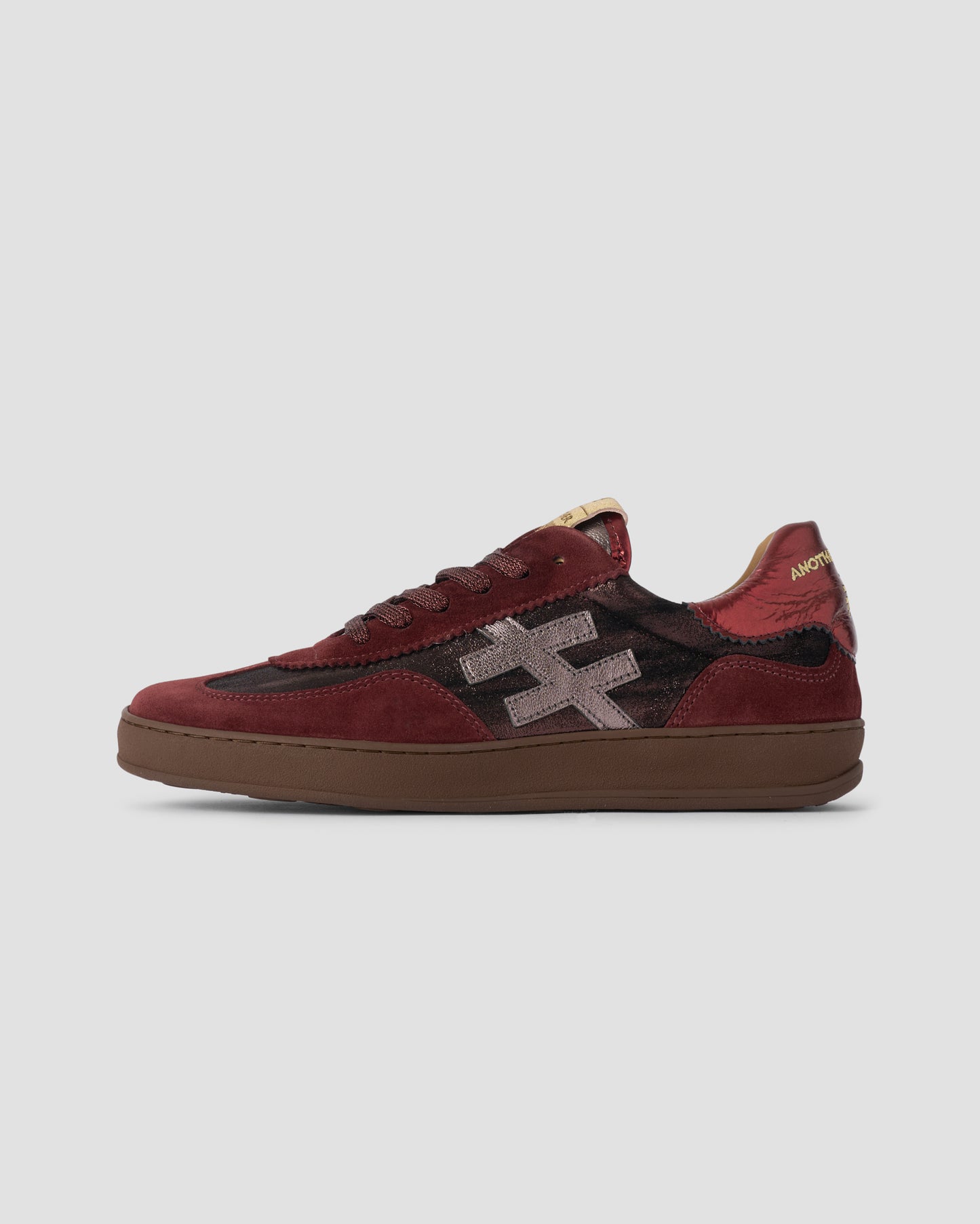 Another Trend Iconic II low-profile leather sneaker in burgundy Baby Silk Vintage Rioja, made in Spain