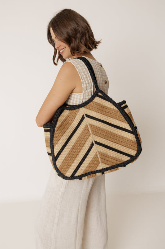 Indi & Cold Herringbone Shopping Bag in Negro