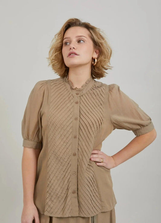 Coster Shirt with Frills in Sand - the tartan fox