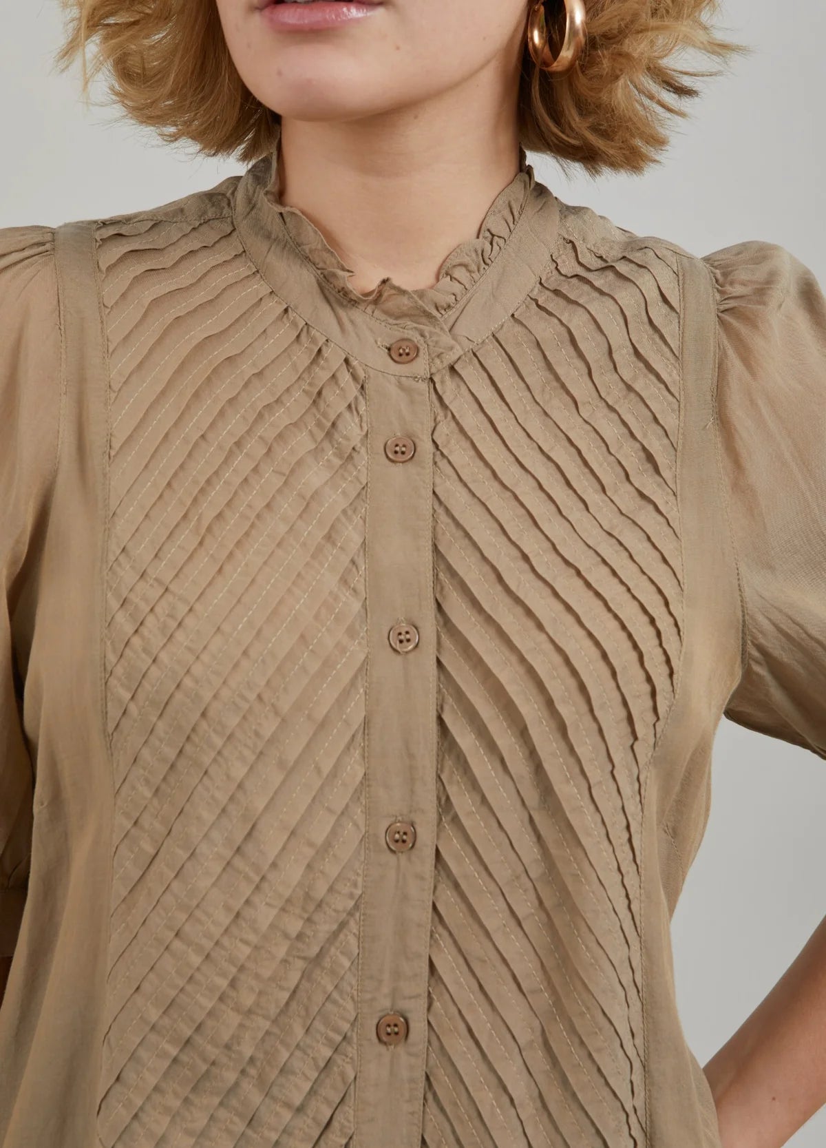 Coster Shirt with Frills in Sand - the tartan fox