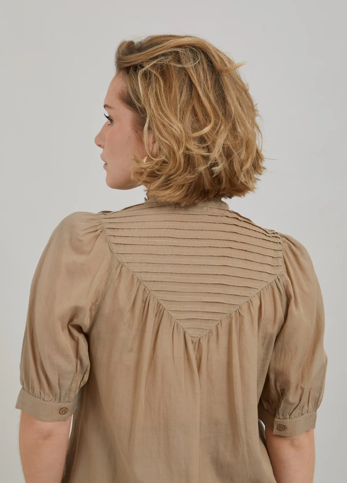 Coster Shirt with Frills in Sand - the tartan fox