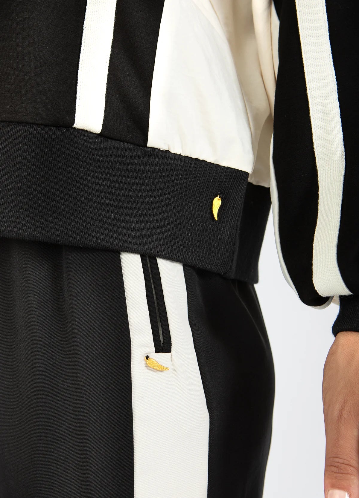 COSTER Sporty Pants with Side Panel in Crème/Black - the tartan fox