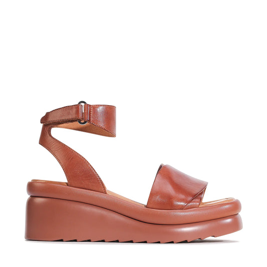 EOS Menta Platform Sandal in Brandy