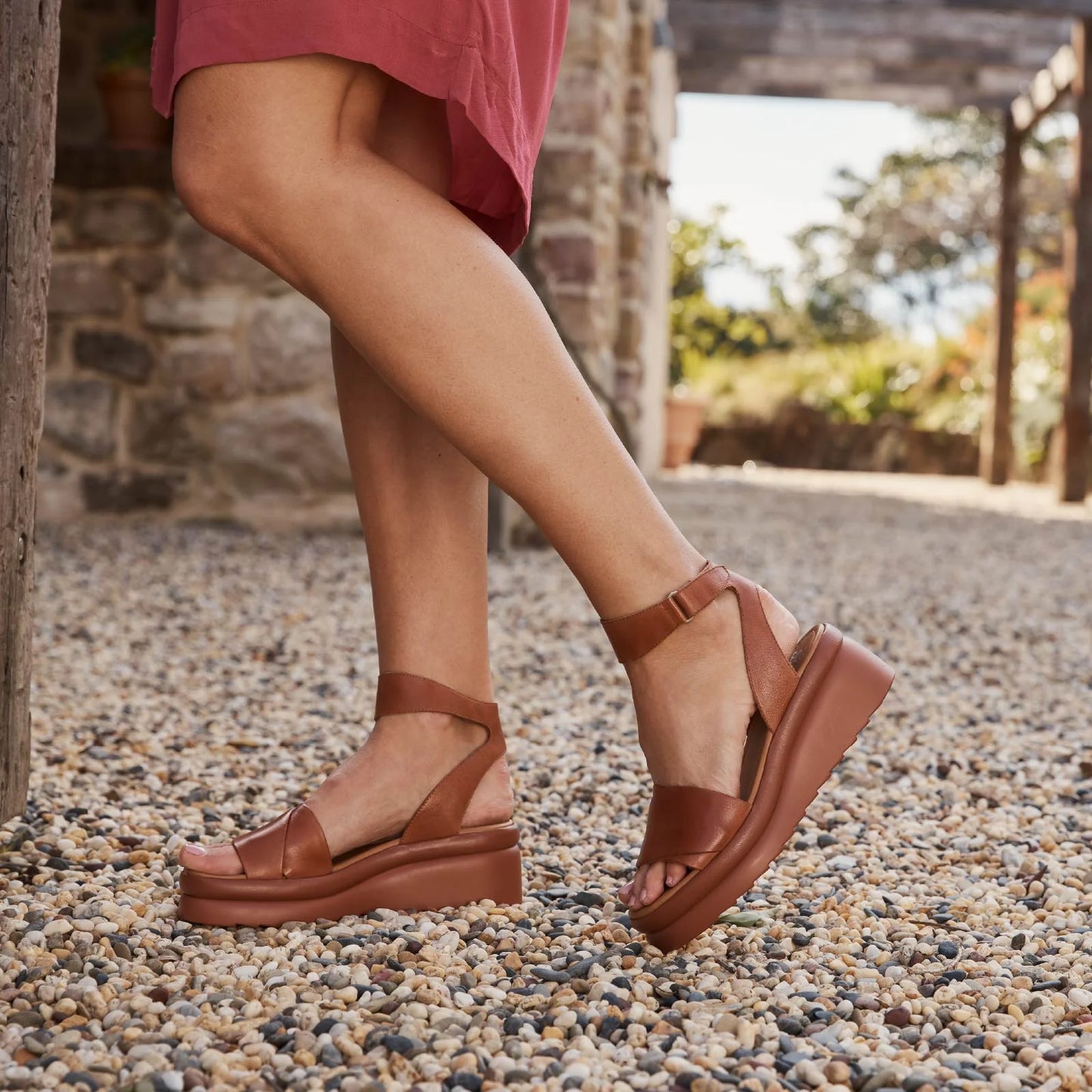 EOS Menta Platform Sandal in Brandy