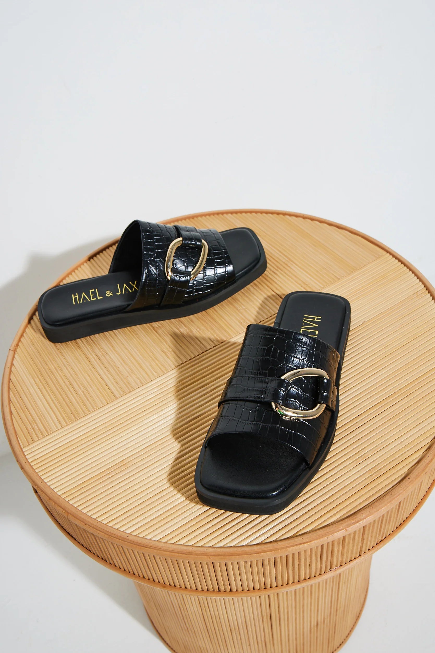 Hael and Jax Josie Sandals in Black - the tartan fox