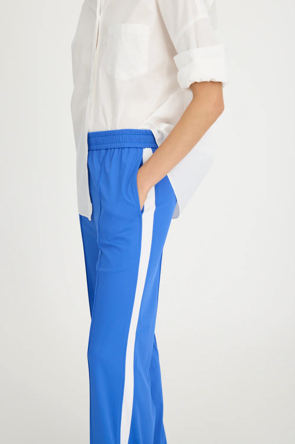LMND Breakline Jogger in Ink-Blue/White - the tartan fox
