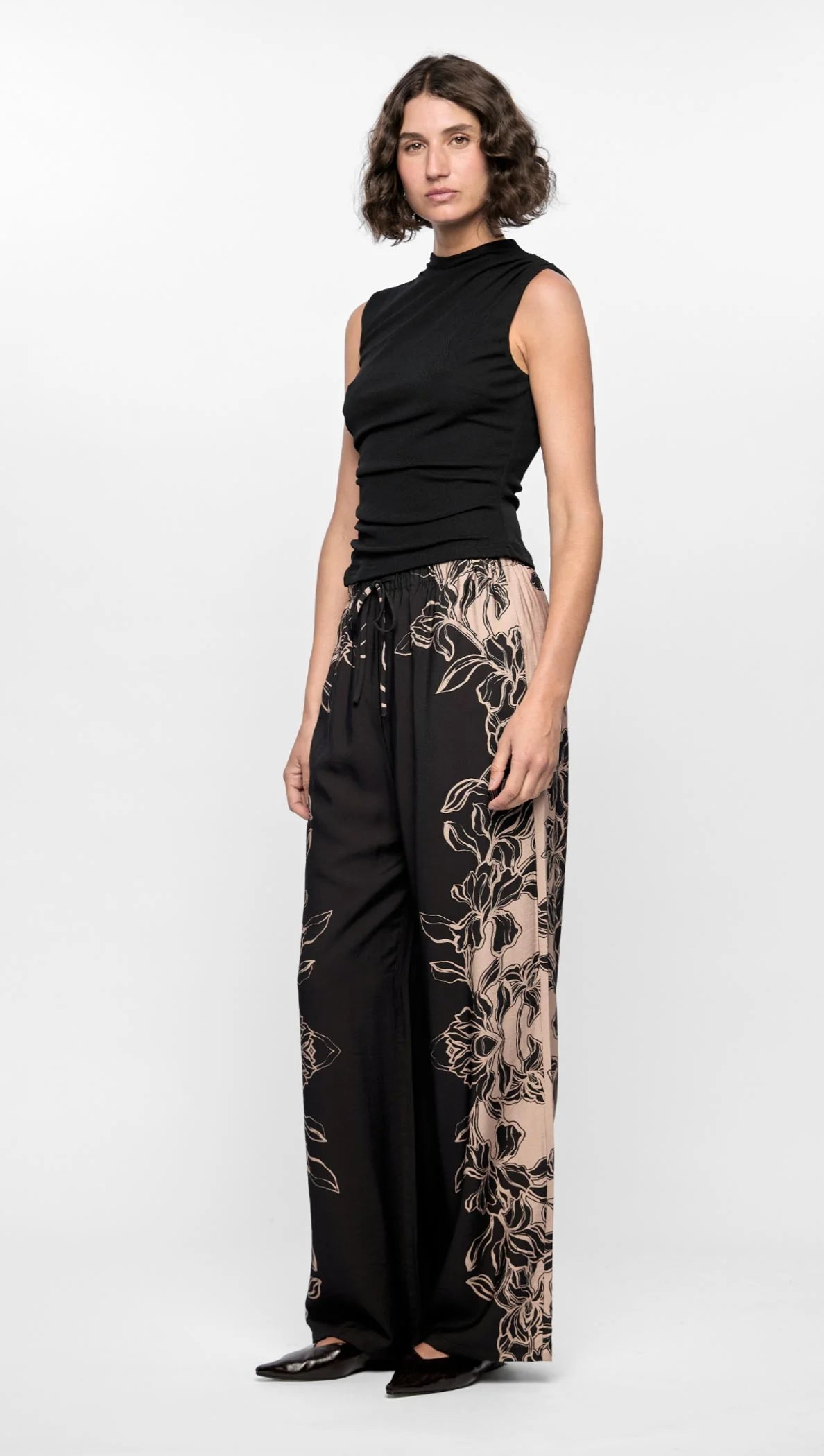 Staple the Label Mira Drawstring Pant in Diagonal-Floral - the tartan fox