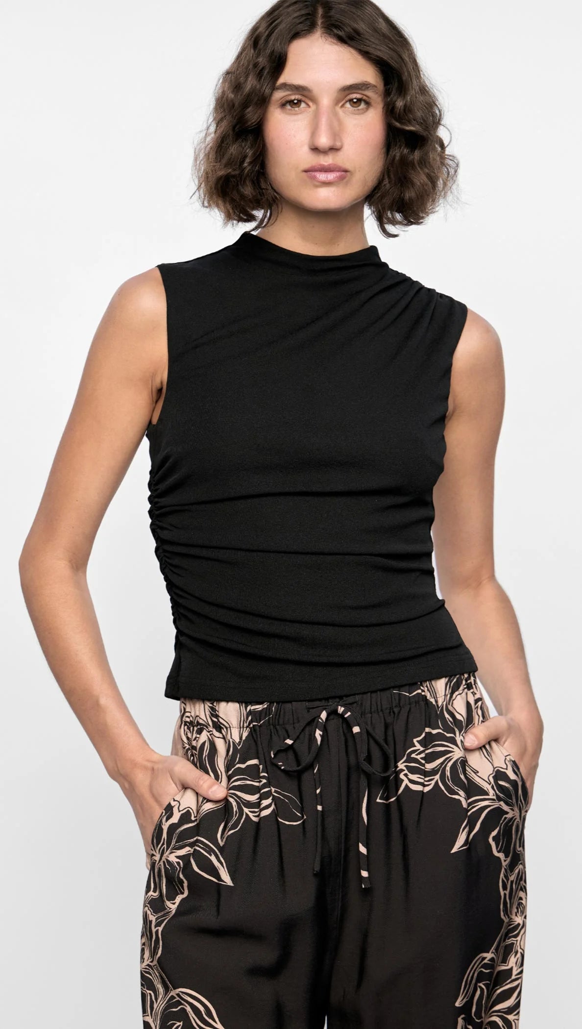 Staple the Label Mira Drawstring Pant in Diagonal-Floral - the tartan fox