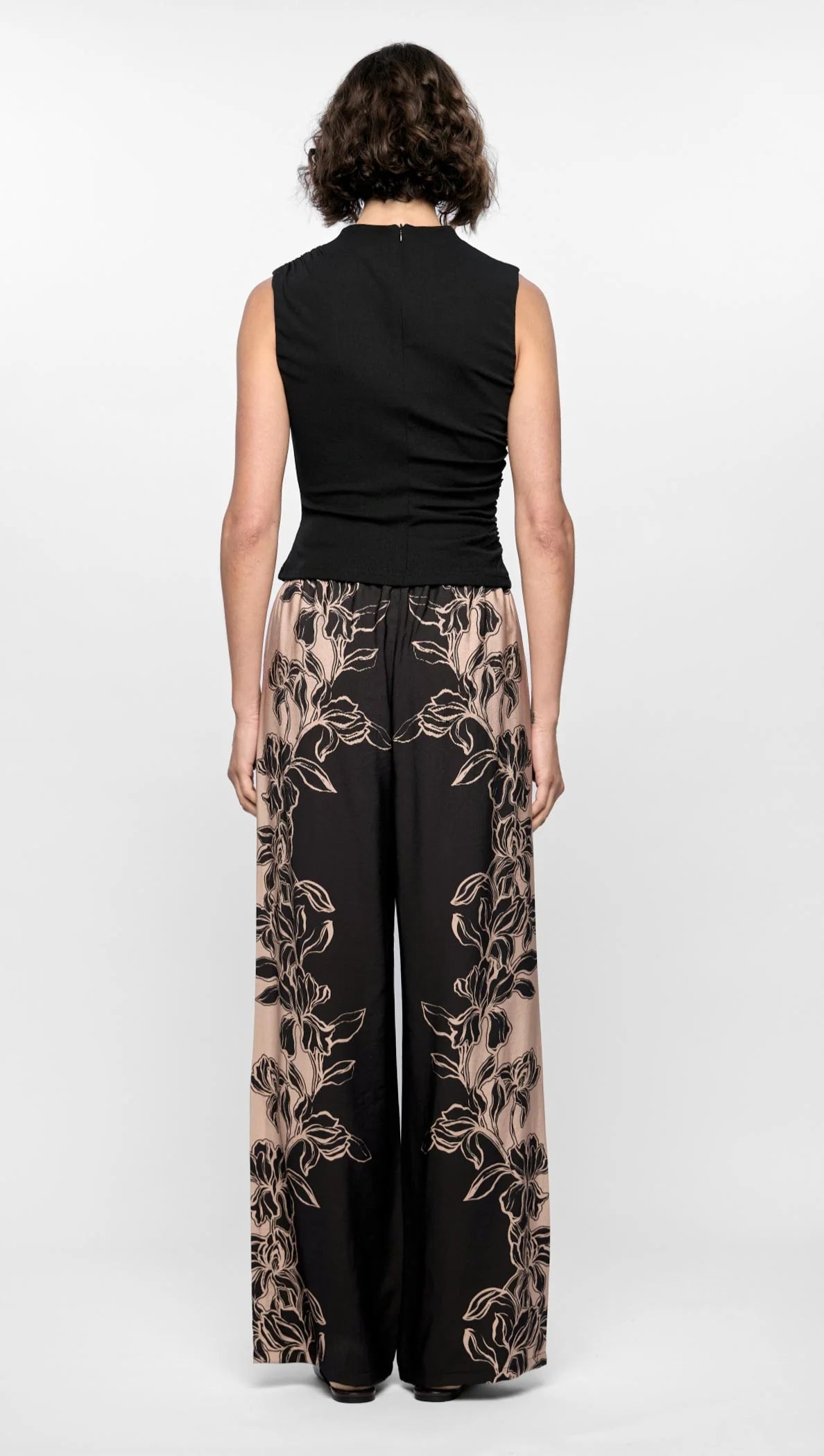 Staple the Label Mira Drawstring Pant in Diagonal-Floral - the tartan fox