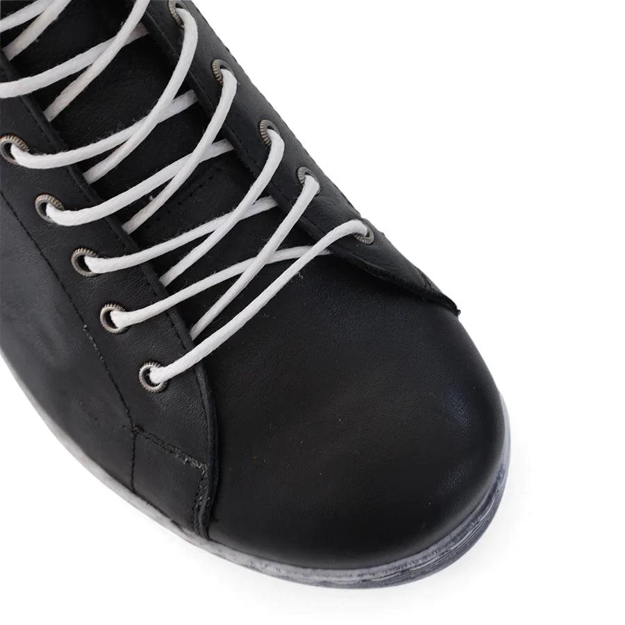 Rilassare Typo Sneaker Boot - the tartan fox